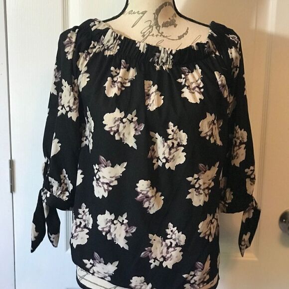 Time to Be Peasant Blouse Small Black Floral - Picture 4 of 13
